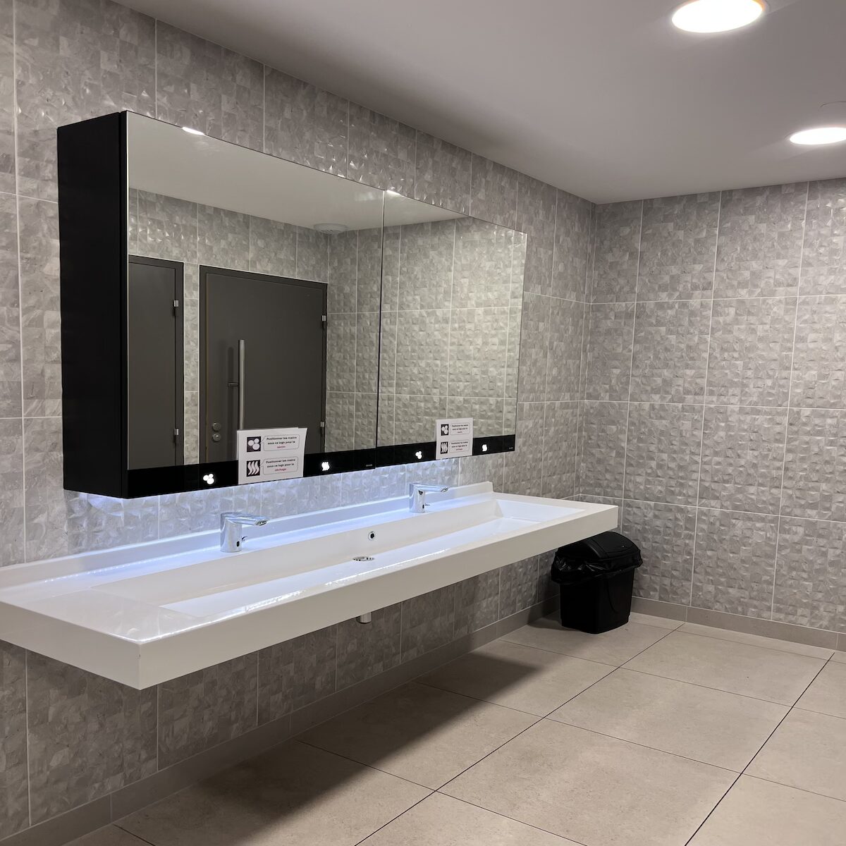 Toilettes femmes - Centre commercial Médicis - Allonnes